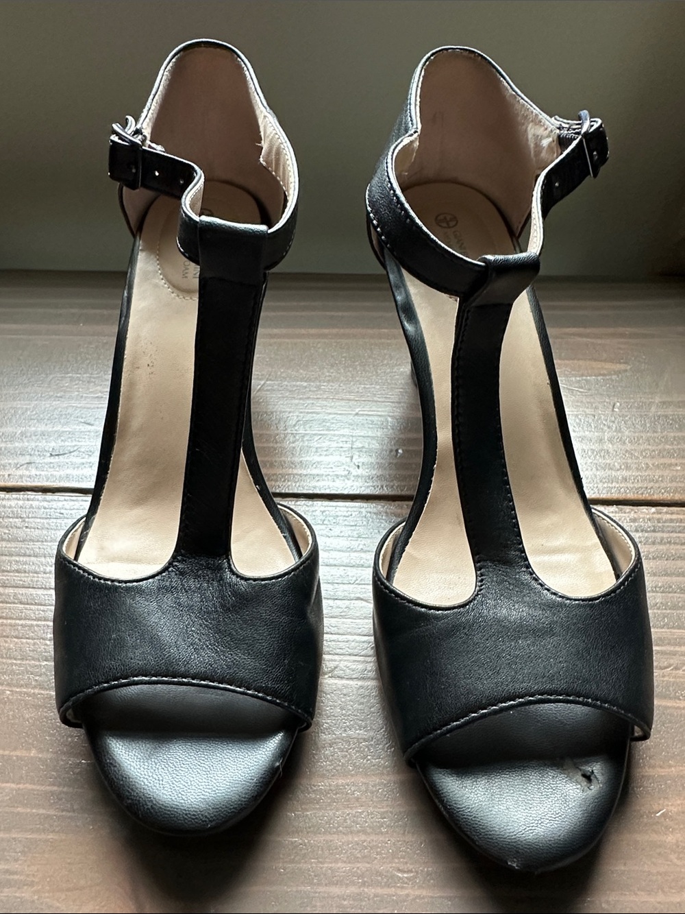 Giani Bernini Black T-Strap Open-Toe Heeled Sandals Size 8